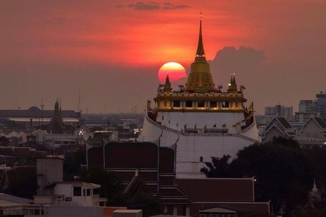 Private Street Food Tour in Bangkok and Golden Mount Wat Saket - Street Food Delicacies