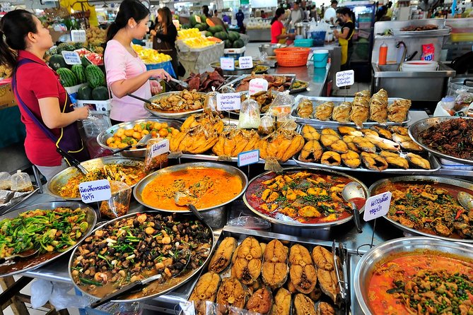 Private Street Food Tour in Bangkok and Golden Mount Wat Saket - Exploring Local Markets