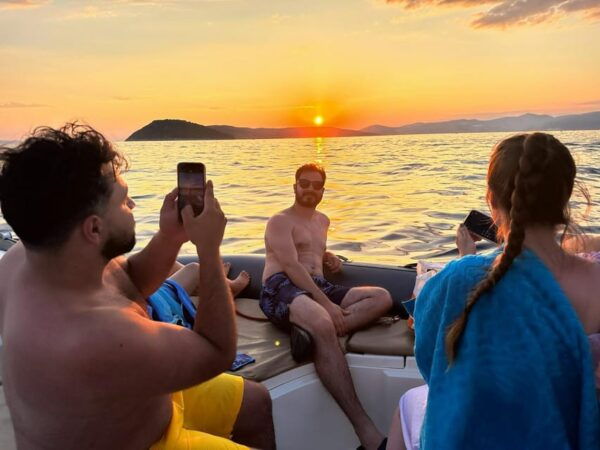 Private Sunset Boat Tour With Music and Wine - Important Notes