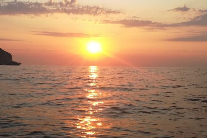 Private Sunset Cruise by Amazing Boat - The Sum Up