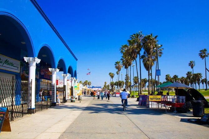 Private Surf Lesson on Venice Beach - Inclusions: Surf Board and Wet Suit