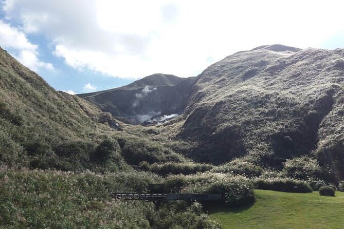 Private Taipei Yangmingshan Half-Day Hiking Tour - What to Bring