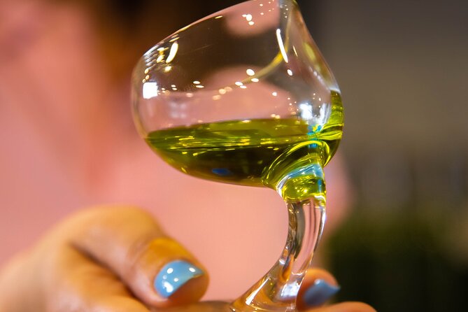 Private Tasting of Olive Oil in Córdoba - Professional Team Guides the Olive Oil Tasting