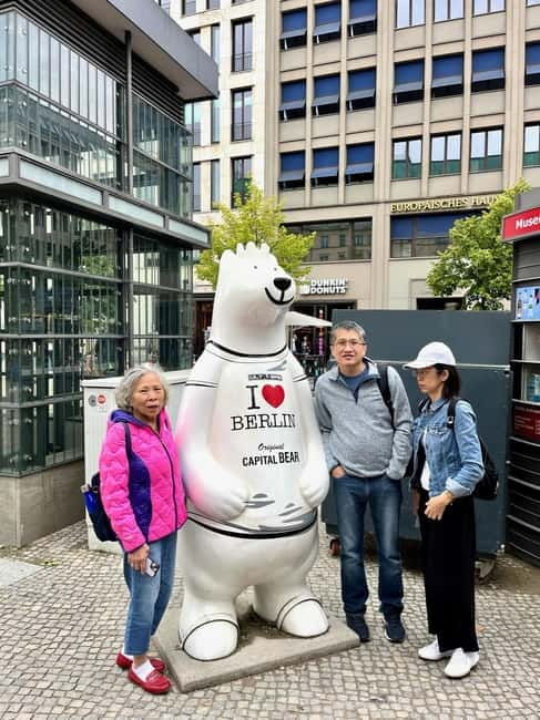 Private Taxi Tour through Berlin East and West and Kiez 4-6h - FAQ