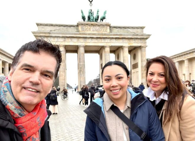 Private Taxi Tour Through Berlin Extended & Relaxed Ca 5-6h - Historical Context and Sites