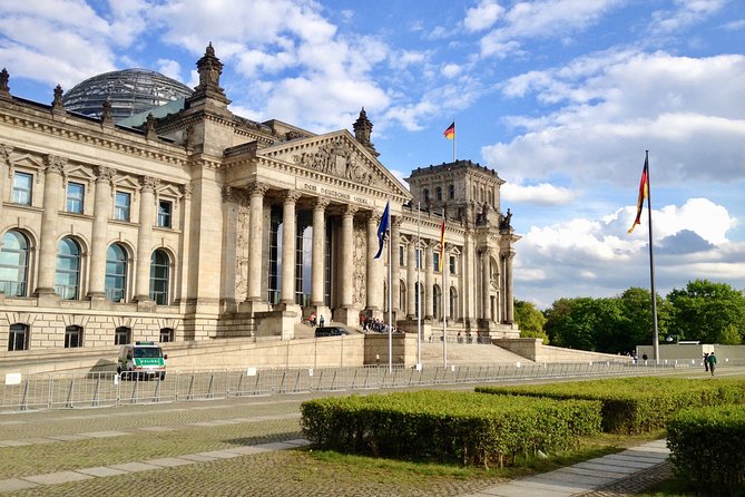 Private Taxi Tour Through City East History and Architecture 1-2h - Famous Buildings and Their Stories