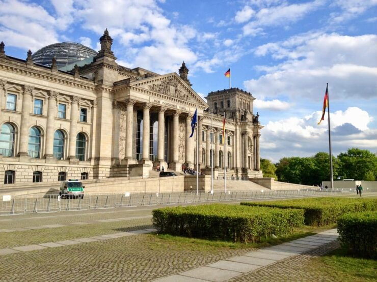 Private Taxi Tour Through East and West Berlin and the Neighborhoods for About 3-4 Hours - Itinerary Highlights