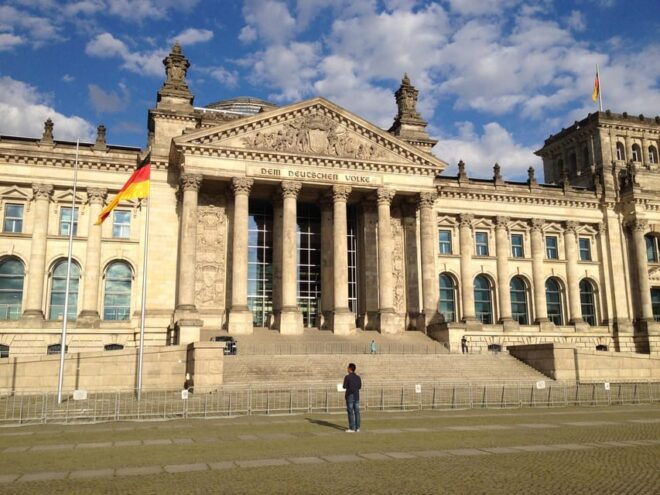 Private Taxi Tour Through East and West Berlin and the Neighborhoods for About 3-4 Hours - Customer Experience