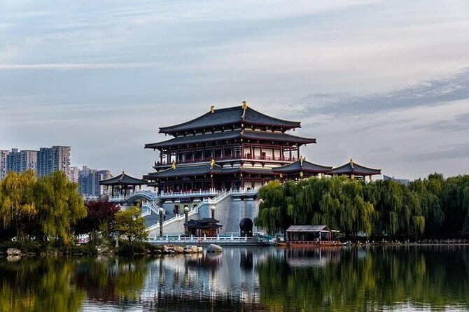 Private TerracottaArmy Tour Optional English/French/Spinish Guide - Stop 3: Cultural Show – Pick Your Favorite