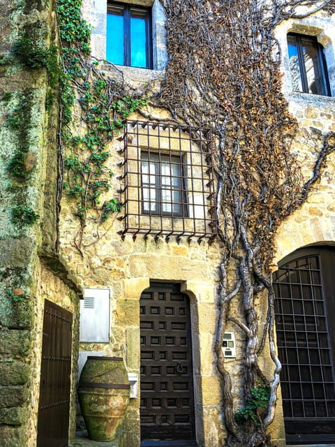 Private Three Medieval Towns Tour and Local Lunch - Good To Know