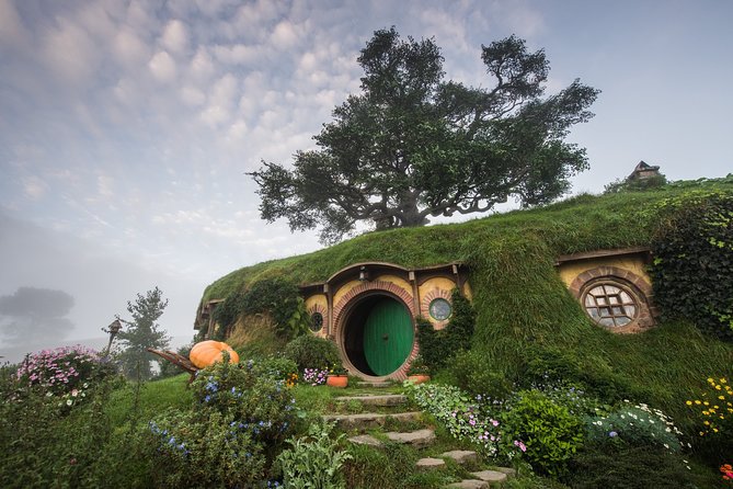 Private Tour [3 Days]: Hobbiton, Waitomo Twin Caves & Te Puia - The Sum Up