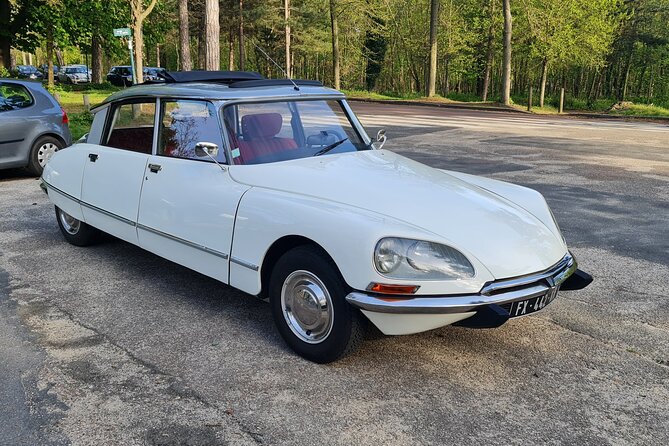 Private Tour 3 Hours Paris Citroën DS Oldtimer - Emily in Paris - Vintage Charm and Personalized Experience