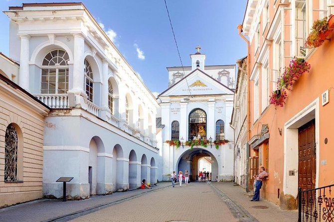 Private Tour: All-Highlights of the Vilnius Old Town - Tour Inclusions