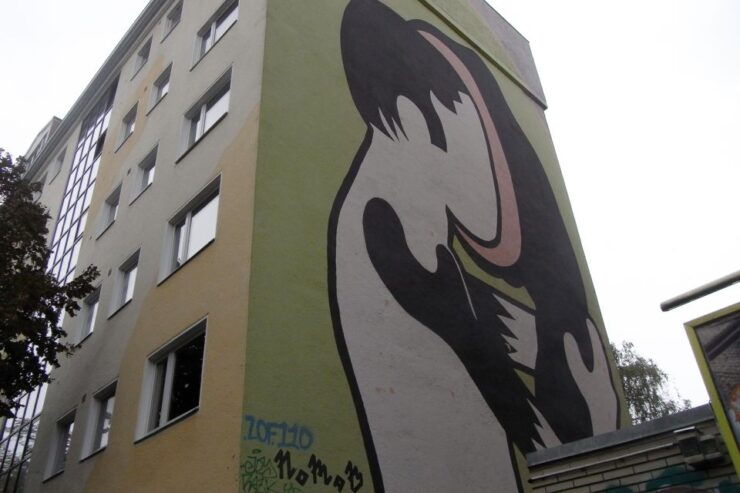 Private Tour Alternative Berlin - Murals, Graffiti, Squats - Exploring Berlins Creative Culture