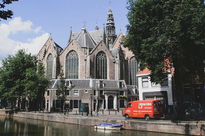 Private Tour: Amsterdam Red Light District and Food Tour With Expert Guide - Benefits of Having an Expert Guide for the Tour