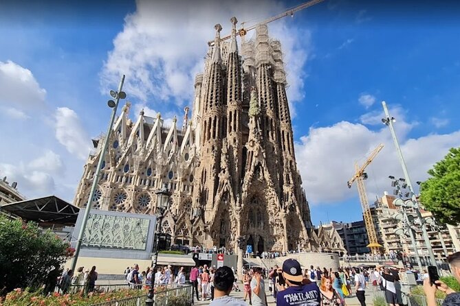 Private Tour Around the Outside of the Sagrada Familia - Price and Group Size
