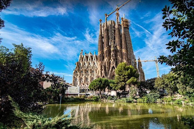 Private Tour Around the Outside of the Sagrada Familia - Meeting and Pickup