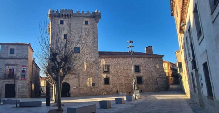 Private Tour Avila and Segovia From Madrid With Hotel Pickup - Exploring Segovia