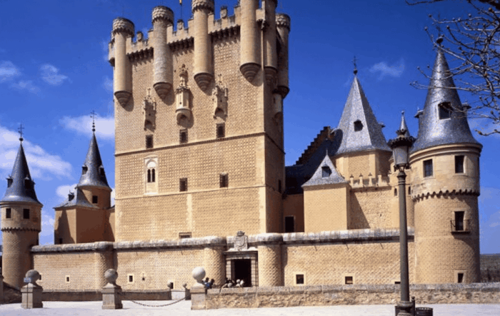 Private Tour Avila and Segovia From Madrid With Hotel Pickup - What to Bring