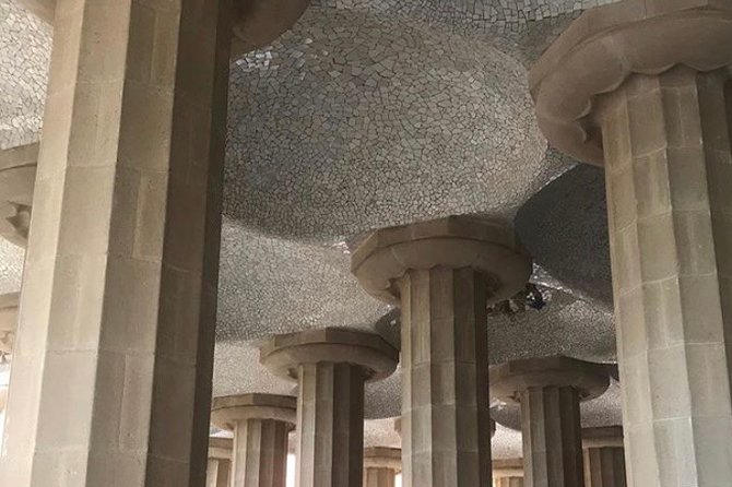 Private Tour: Barcelona Half-Day Sightseeing Tour - Positive Reviews of Tour Guides