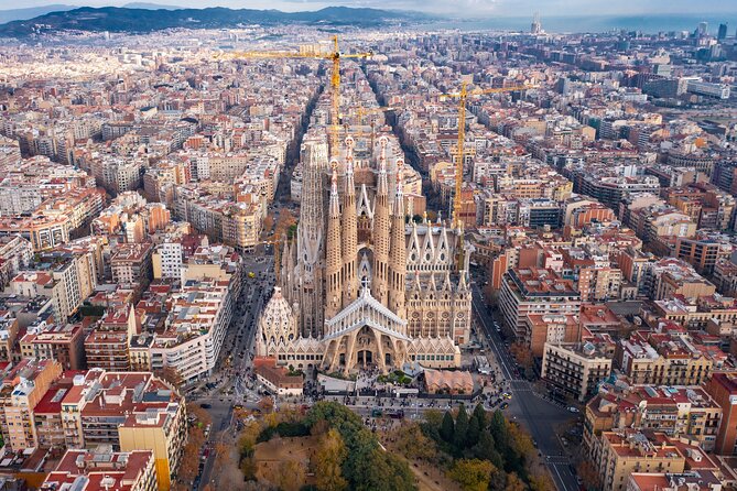 Private Tour Best of Barcelona: Sagrada Familia and Old Town - Itinerary Overview