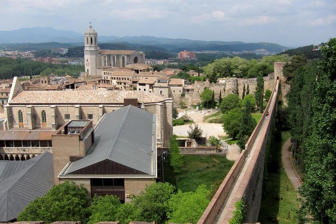 Private Tour: Dali Museum and Girona From Barcelona - Pickup and Transportation Details
