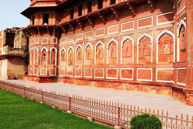 Private Tour: Day Trip to Taj Mahal and Agra Fort From Jaipur - Itinerary Overview