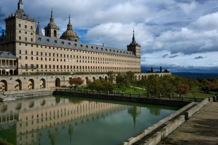 Private Tour El Escorial & Valle De Los Caídos Hotel Pickup - Transportation and Languages