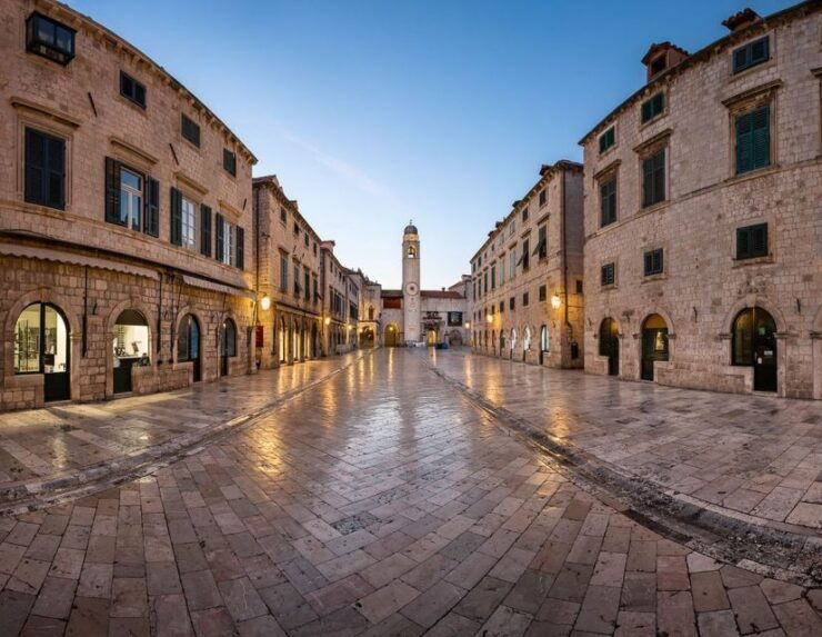 Private Tour: Evening Stroll Through the Old Town DU (90min) - Tour Description
