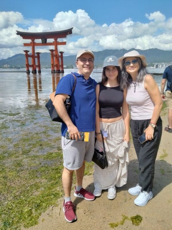(PRIVATE TOUR) Explore MIYAJIMA in Half a Day - Itsukushima Shrine and the tidal torii