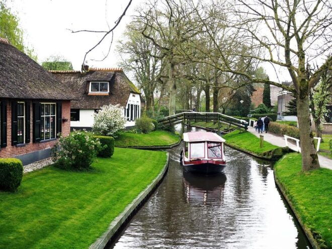 Private Tour: From Amsterdam to Windmills & Giethoorn - Scenic Boat Ride