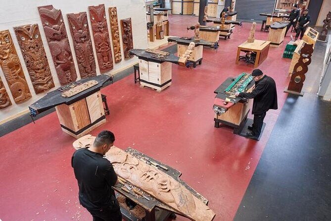 Private Tour from Auckland Hobbiton Movie Set and Te Puia Magic - An In-Depth Look at the Tour Experience