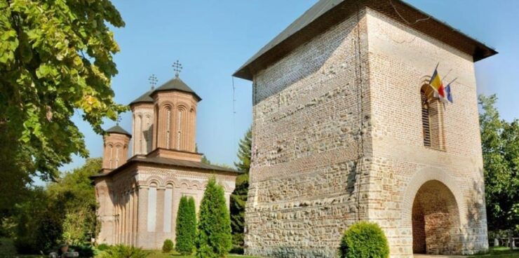Private Tour From Bucharest to Draculas Tomb and Mogosoaia - Itinerary Highlights