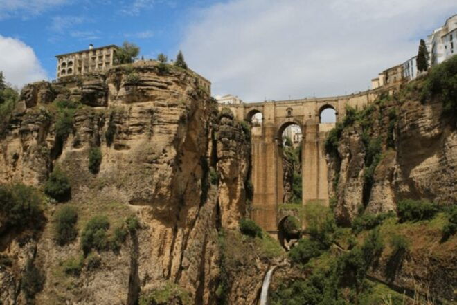 Private Tour From Sevilla to Granada Stopping in Ronda - Tour Description