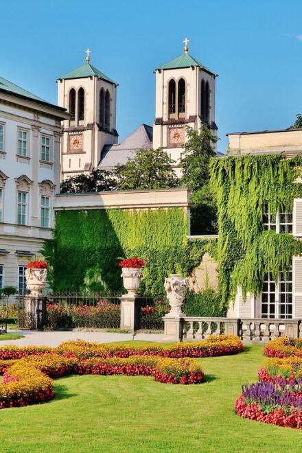 Private Tour From Vienna to Salzburg and Back in English - Experience and Services