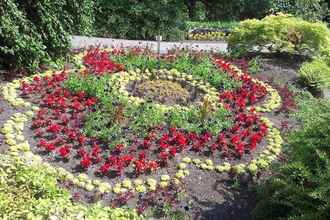Private Tour: Gardens of Vancouver - Queen Elizabeth Park Experience