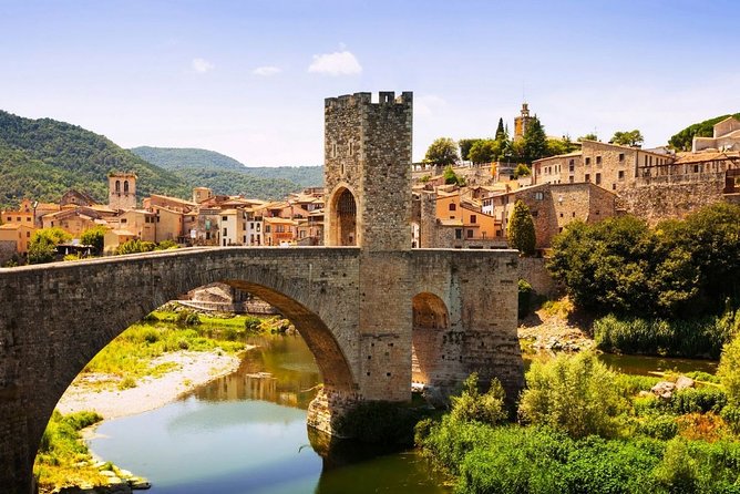Private Tour: Get Into One of the Oldest Medieval Cities in Europe – Girona - Exploring Gironas Medieval Architecture