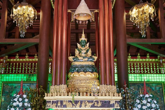 Private Tour: Grand Palace With Emerald Buddha Temple - Dress Code and Accessibility