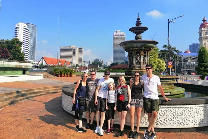 Private Tour Guide Service with Van Transportation at Kuala Lumpur - Breakdown of the Itinerary and Stop Options