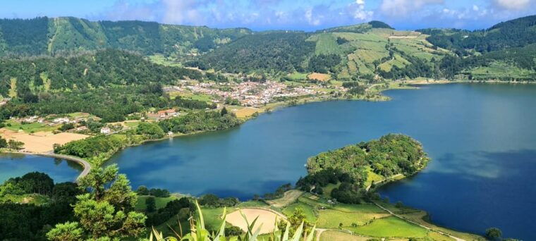 Private Tour Half Day Sete Cidades and pineapple production - Guided Experience and Personal Touch
