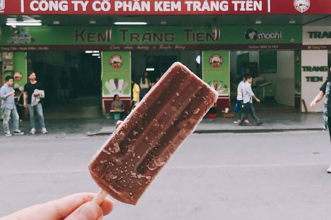 Private Tour: Hanoi Walking Street Food Tour in Night - Food Sampling Experience