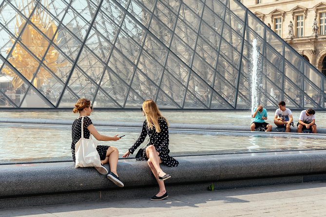 PRIVATE TOUR: Highlights & Hidden Gems of Paris With Locals / B-Corp Certified - Negative Review and Praise for Tour Guides Knowledge and Experience