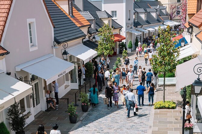 Private Tour in Le Marais District and Vallée Village - Vallée Village: A Shoppers Paradise
