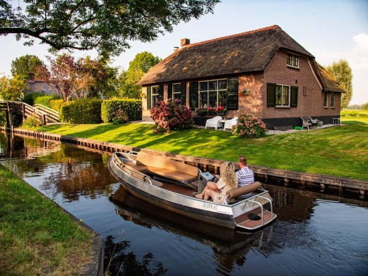 Private tour in luxury boat - What’s Included and What’s Not?