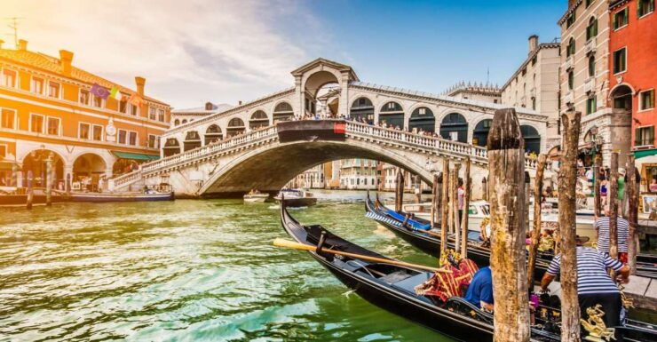 Private Tour in Rialto and Jewish Quarter - Language Options and Group Size