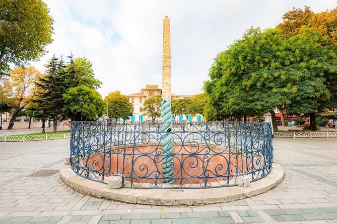 Private Tour: Istanbul's Ottoman Experience Including Topkapi Palace and Blue Mosque - Expert Guide and Architecture of Attractions