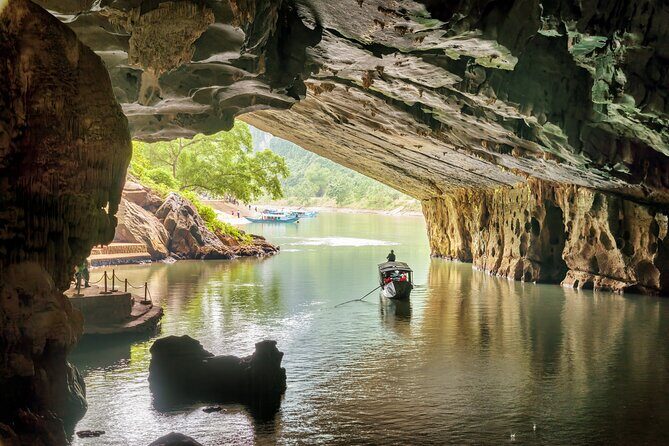 Private Tour Kayaking 4500 m Phong Nha Cave - An In-Depth Look at the Phong Nha Kayaking Tour