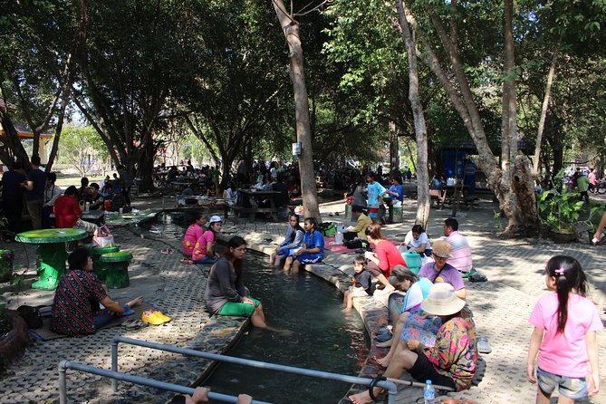 Private Tour) Land Mark! Doi Suthep&Hmong Hilltribe Umbrella Village&Hot Spring - Taking in Hmong Hilltribe Umbrella Village