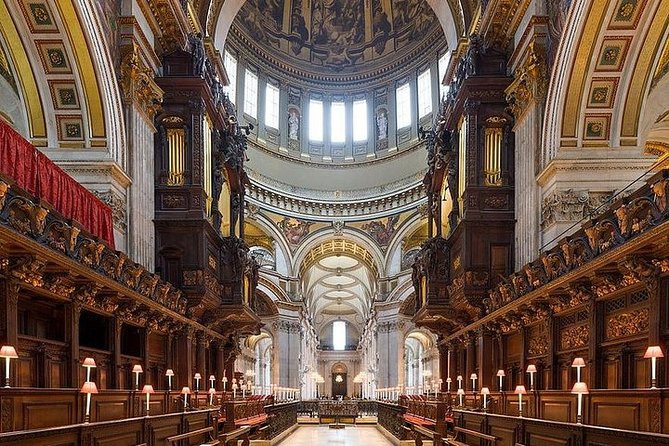 Private Tour: London Walking Tour of St Pauls Cathedral - Mementos and Monuments Linked to Famous Brits