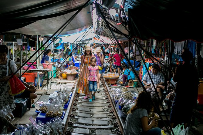Private Tour: Maeklong Railway Market and Damnoen Saduak Floating Market - Inclusions